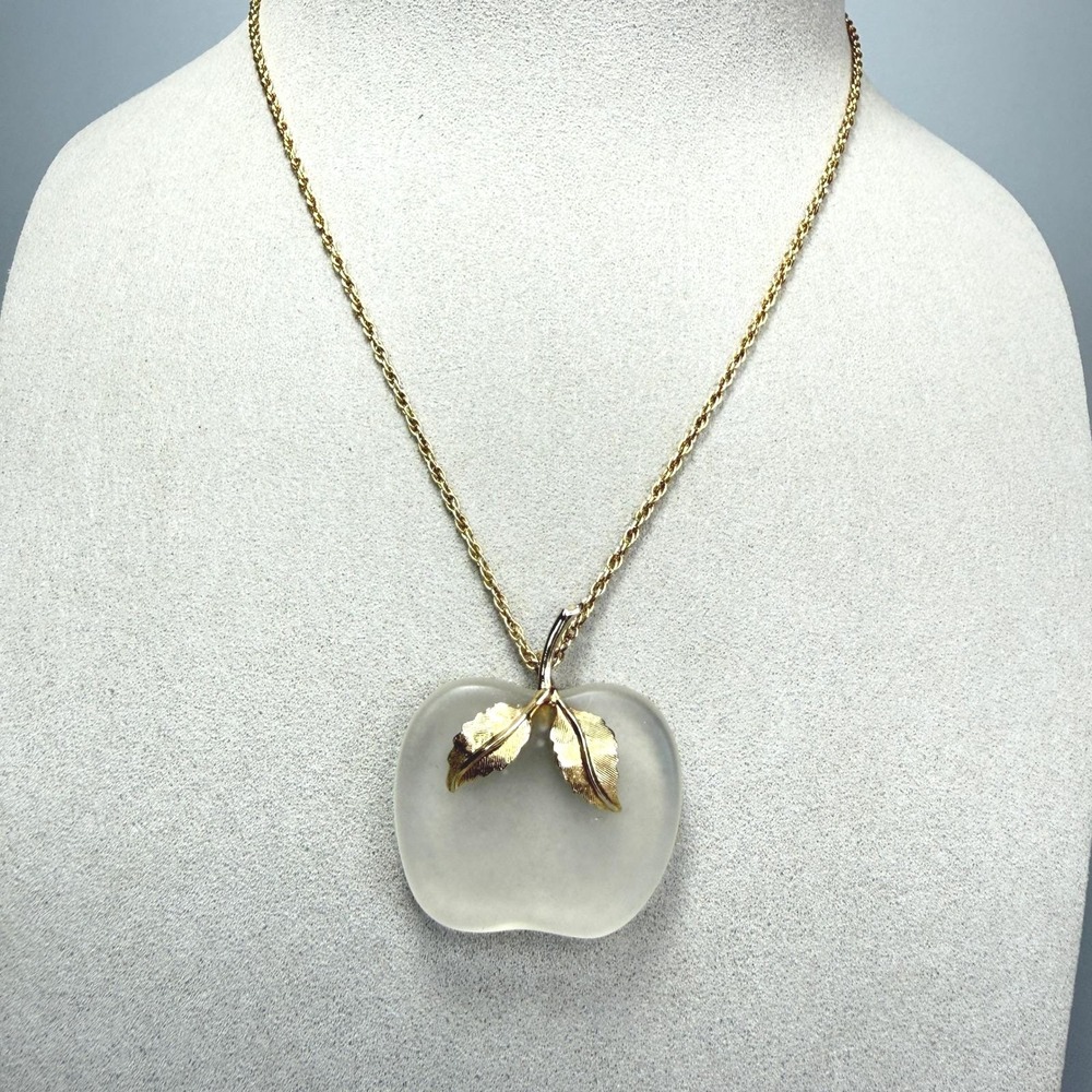 Vintage Avon Crystal Apple Pendant‎ Necklace Gold Tone Frosted 30" Long Opera